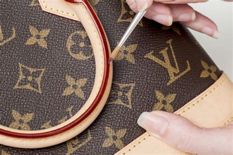 Louis Vuitton canvas service